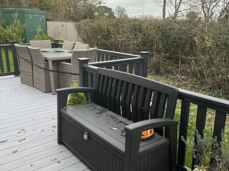 בית מלון כפרי St Helens   Lodge   Sleeps 4   Pets Allowed   Pool