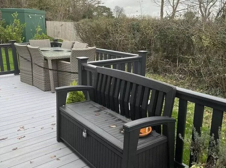 Hotelli St Helens   Lodge   Sleeps 4   Pets Allowed   Pool