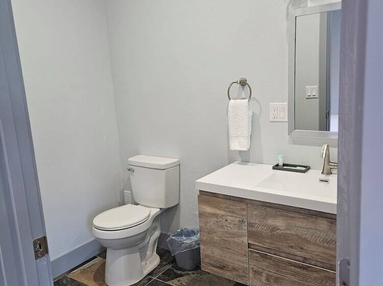 فندق The Black Forest Lodge