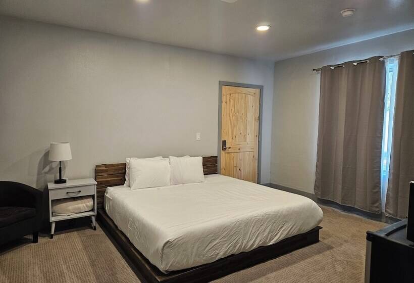 فندق The Black Forest Lodge