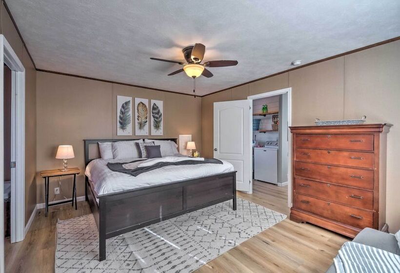 Kentucky House Located On Dale Hollow Lake!