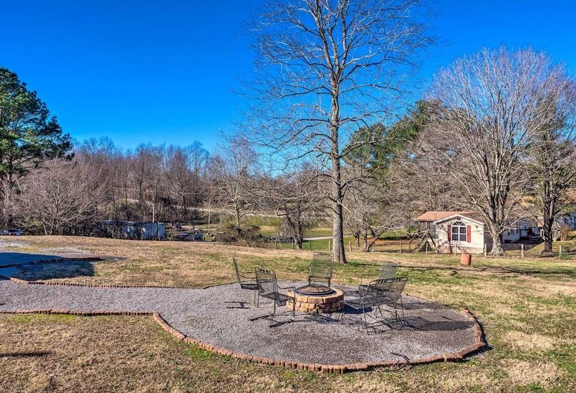 Kentucky House Located On Dale Hollow Lake!