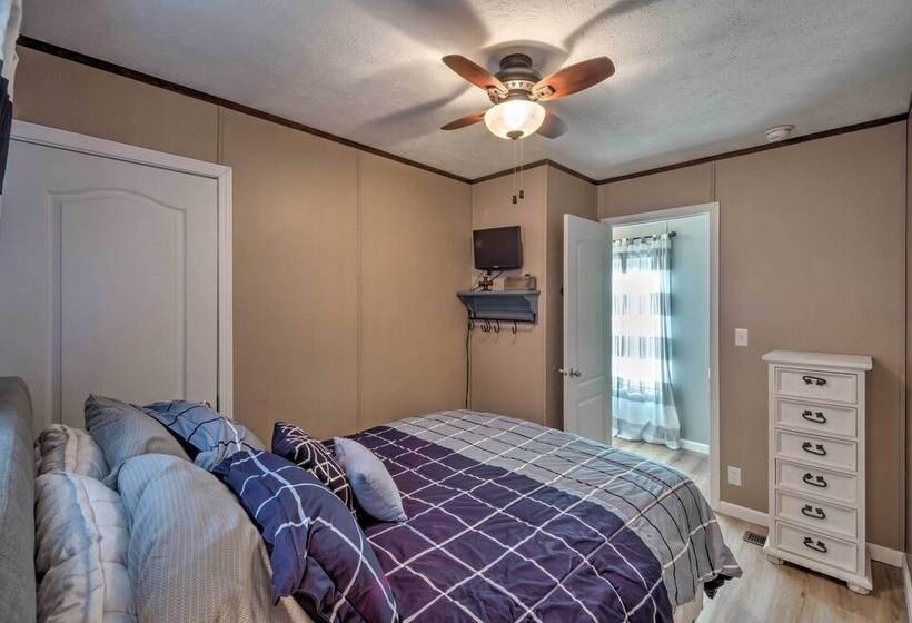 Kentucky House Located On Dale Hollow Lake!