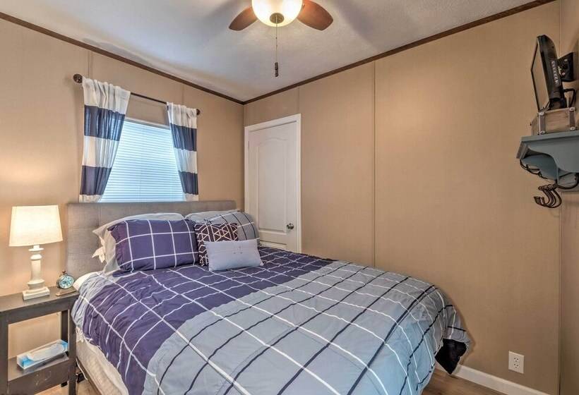 Kentucky House Located On Dale Hollow Lake!