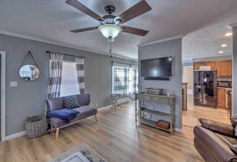 Kentucky House Located On Dale Hollow Lake!