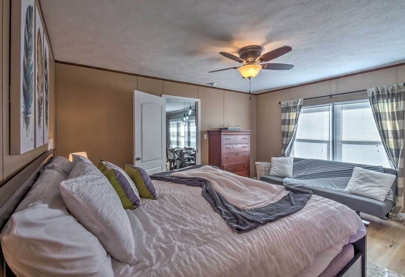 Kentucky House Located On Dale Hollow Lake!