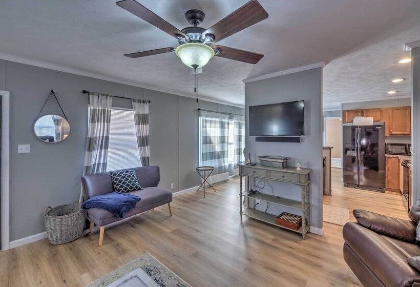 Kentucky House Located On Dale Hollow Lake!