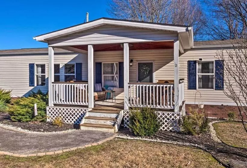 Kentucky House Located On Dale Hollow Lake!