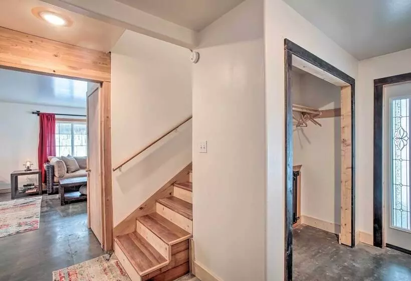 Kettle Falls Home W/ River Valley Mtn Views!