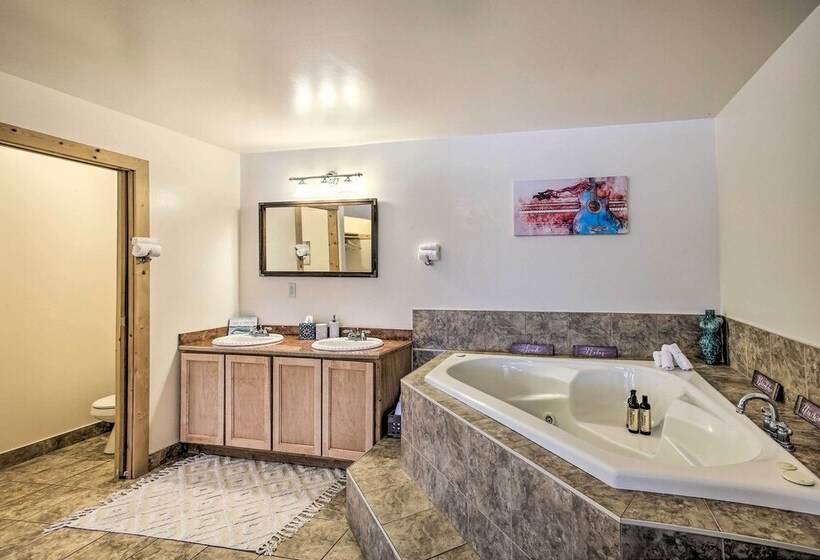 Kettle Falls Home W/ River Valley Mtn Views!