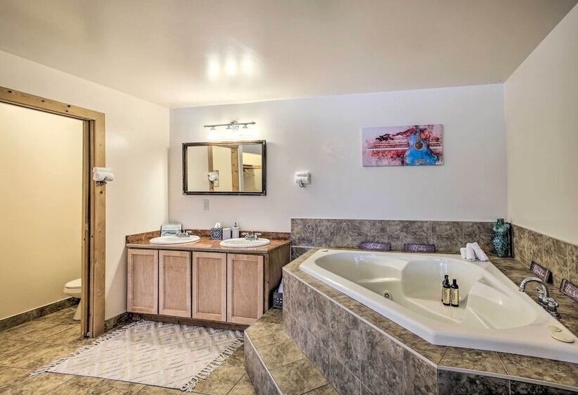 Kettle Falls Home W/ River Valley Mtn Views!