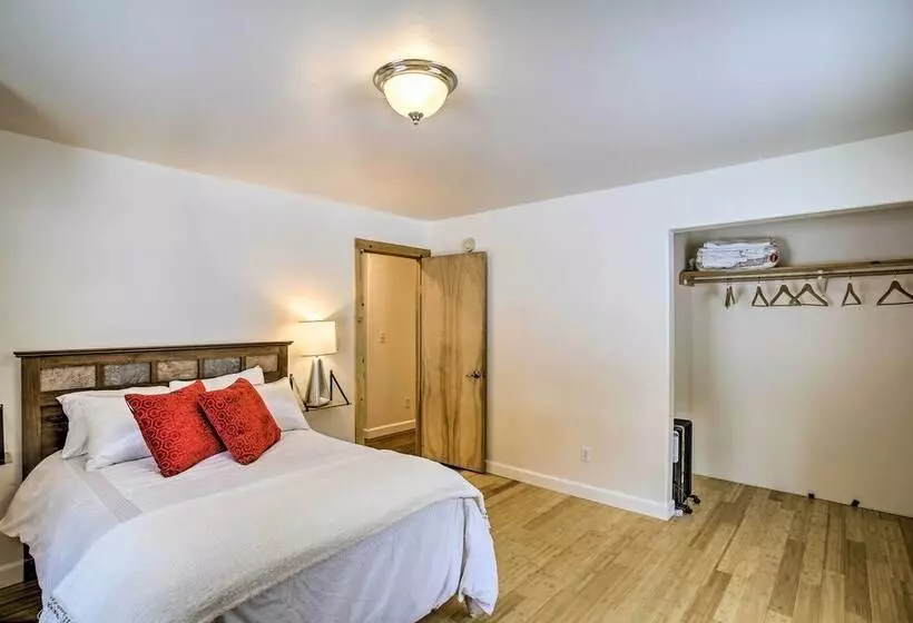 Kettle Falls Home W/ River Valley Mtn Views!