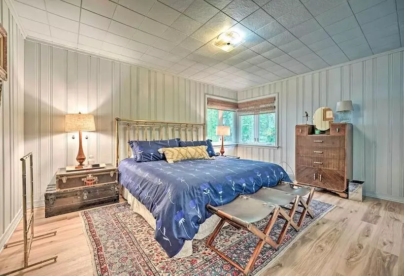 Lake Michigan Hideaway: Pool, Steps To Beach!