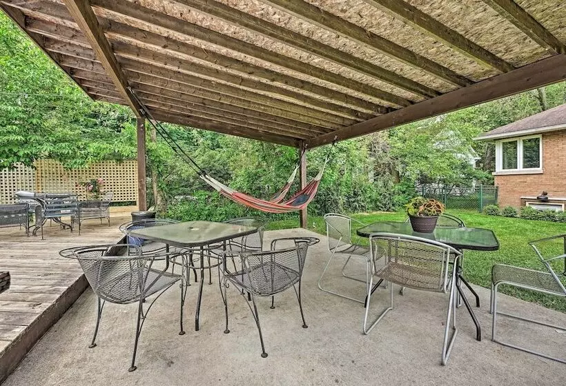Lake Michigan Hideaway: Pool, Steps To Beach!