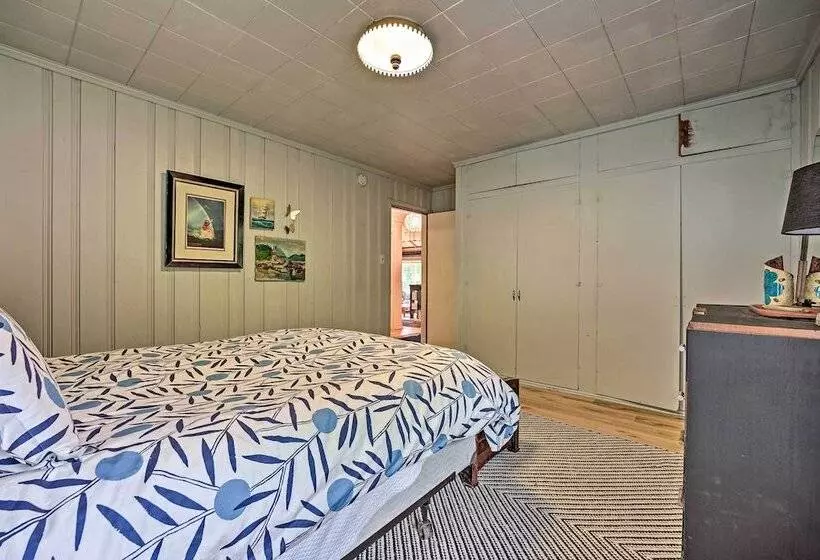 Lake Michigan Hideaway: Pool, Steps To Beach!