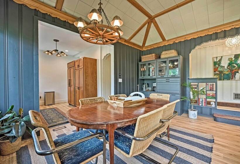 Lake Michigan Hideaway: Pool, Steps To Beach!