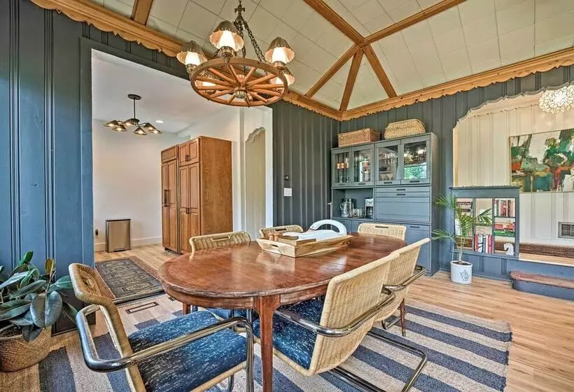 Lake Michigan Hideaway: Pool, Steps To Beach!