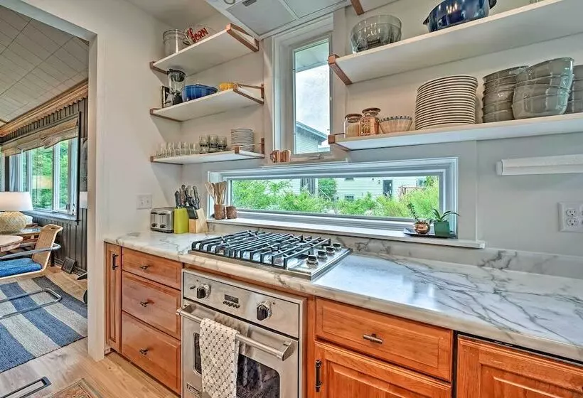 Lake Michigan Hideaway: Pool, Steps To Beach!