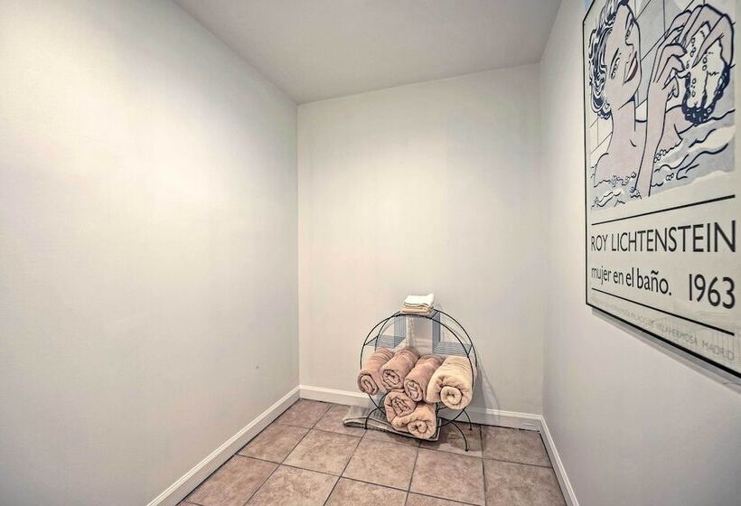 Lake Michigan Hideaway: Pool, Steps To Beach!