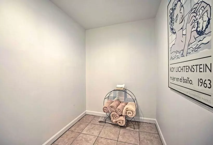 Lake Michigan Hideaway: Pool, Steps To Beach!