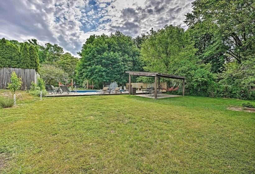 Lake Michigan Hideaway: Pool, Steps To Beach!