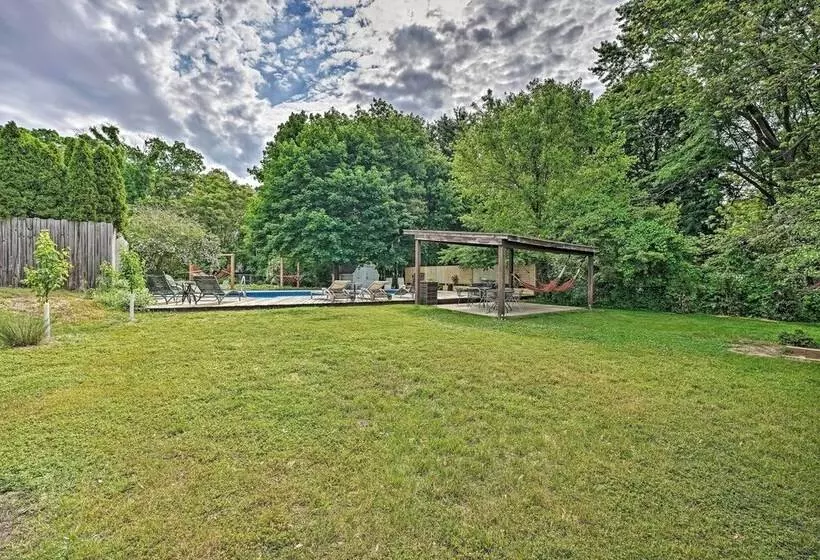 Lake Michigan Hideaway: Pool, Steps To Beach!
