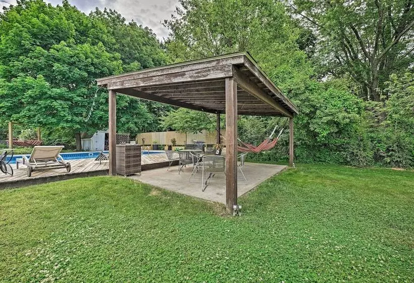 Lake Michigan Hideaway: Pool, Steps To Beach!