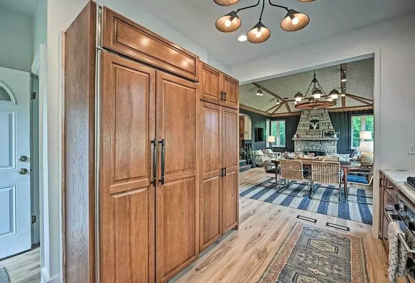 Lake Michigan Hideaway: Pool, Steps To Beach!