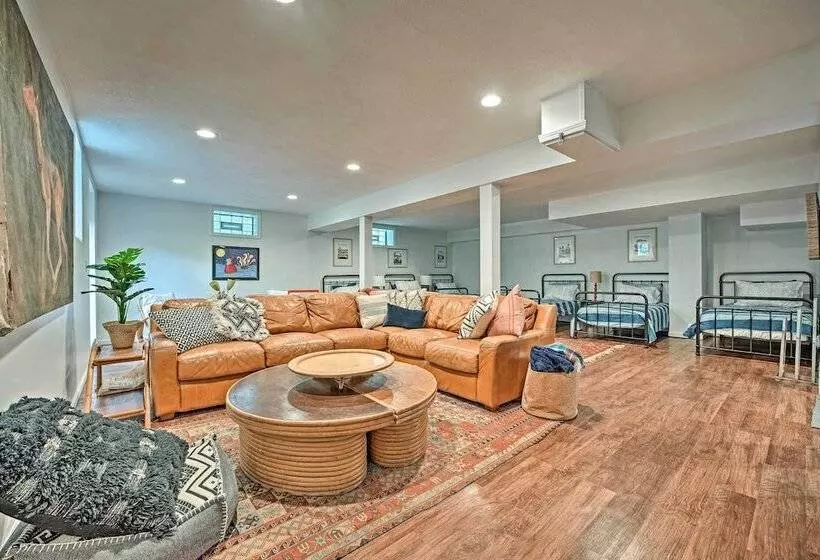 Lake Michigan Hideaway: Pool, Steps To Beach!