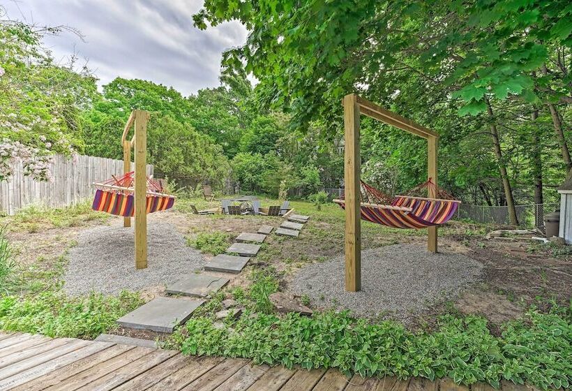 Lake Michigan Hideaway: Pool, Steps To Beach!