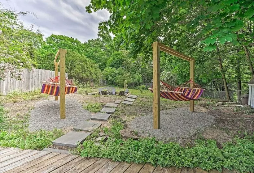 Lake Michigan Hideaway: Pool, Steps To Beach!