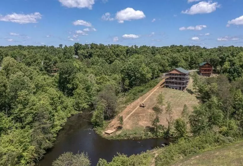 Pet Friendly Cabin Hot Tub, Games & Fishing Pond