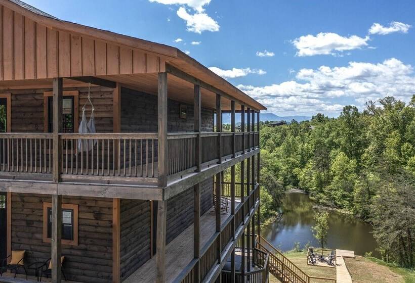 Pet Friendly Cabin Hot Tub, Games & Fishing Pond