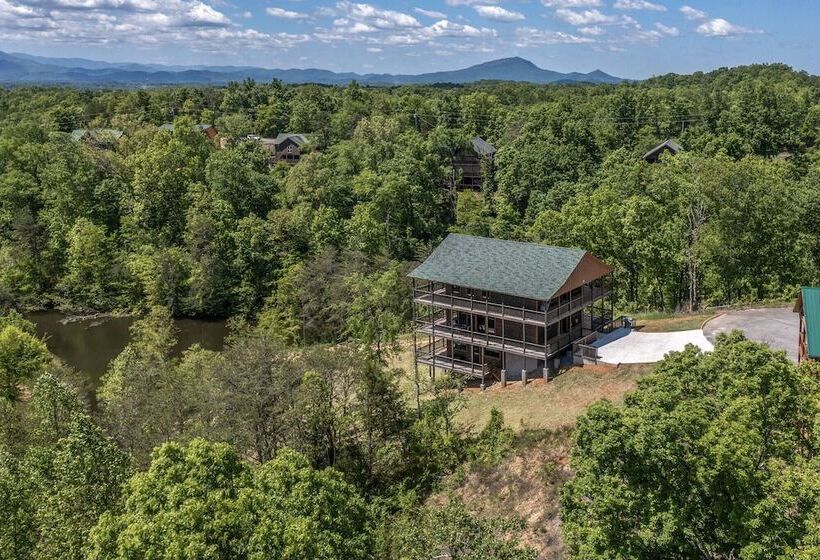 Pet Friendly Cabin Hot Tub, Games & Fishing Pond