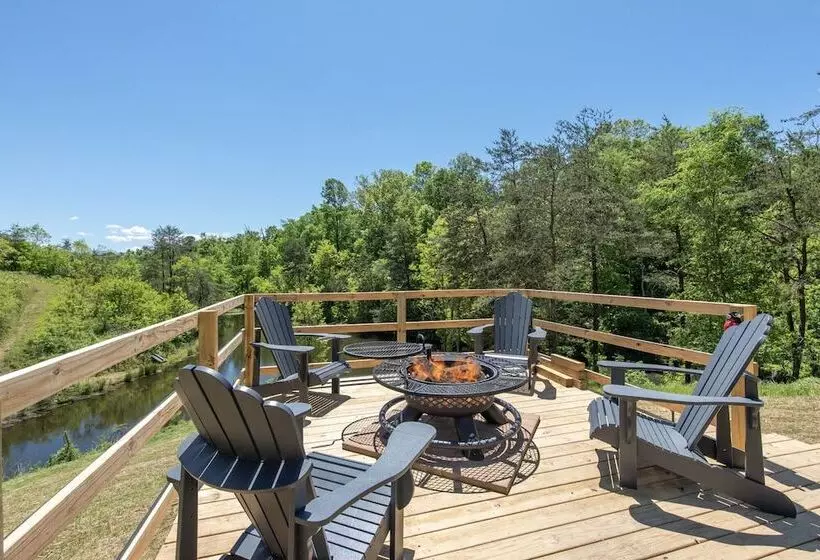 Pet Friendly Cabin Hot Tub, Games & Fishing Pond