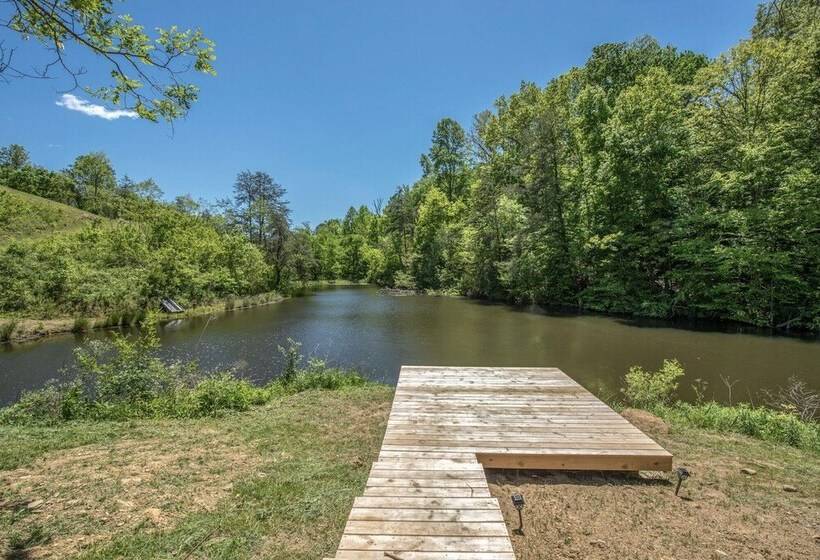 Pet Friendly Cabin Hot Tub, Games & Fishing Pond
