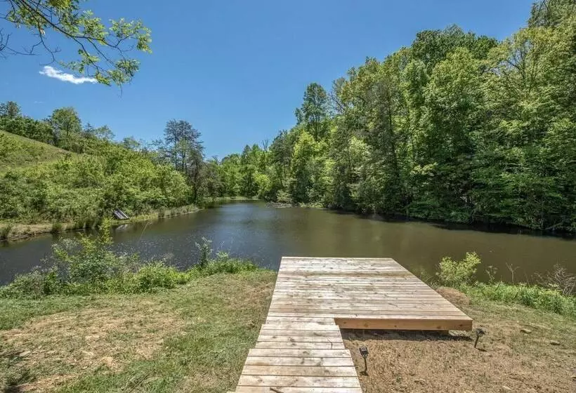 Pet Friendly Cabin Hot Tub, Games & Fishing Pond