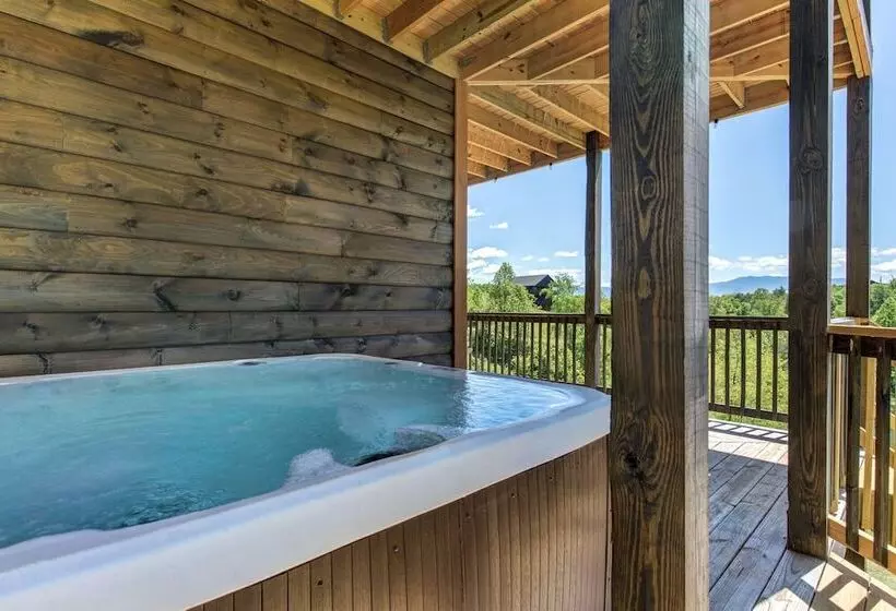 Pet Friendly Cabin Hot Tub, Games & Fishing Pond