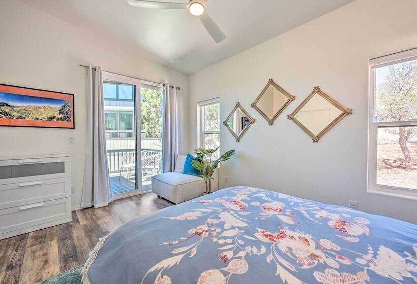 Mtn Views & Gas Fire Pit: Luxe Pine Escape!