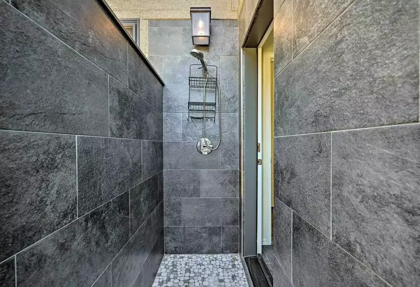 Mtn Views & Gas Fire Pit: Luxe Pine Escape!