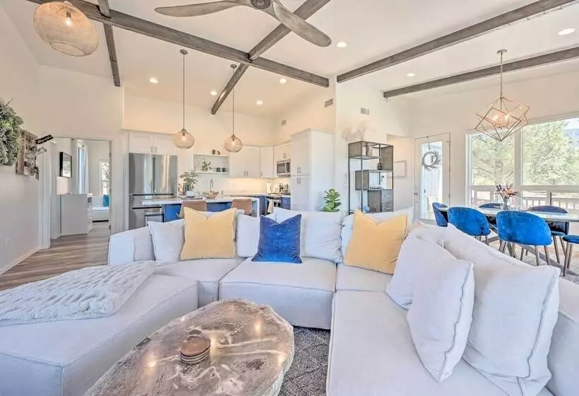 Mtn Views & Gas Fire Pit: Luxe Pine Escape!