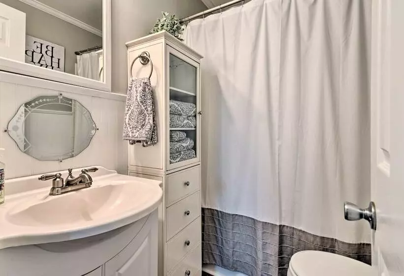 Peaceful Elkin Vacation Rental ~ 17 Mi To Mt Airy!