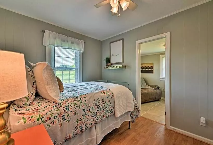 Peaceful Elkin Vacation Rental ~ 17 Mi To Mt Airy!