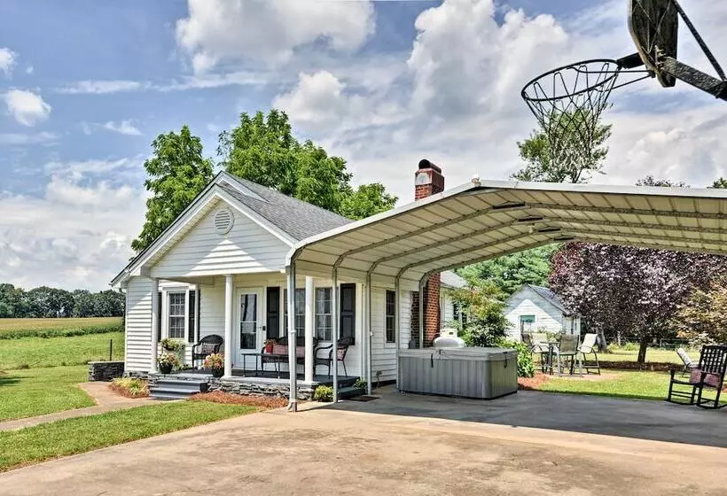 Peaceful Elkin Vacation Rental ~ 17 Mi To Mt Airy!