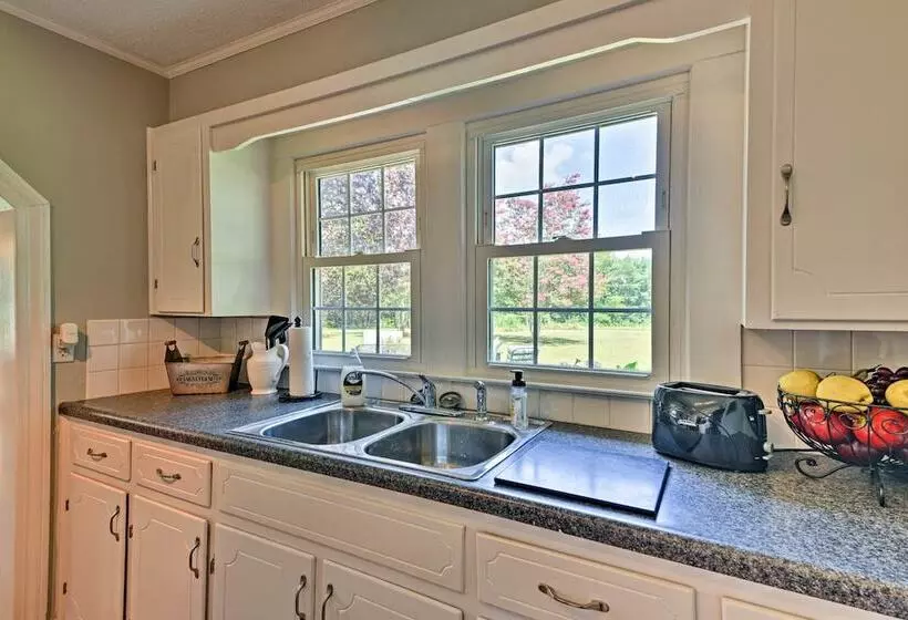 Peaceful Elkin Vacation Rental ~ 17 Mi To Mt Airy!