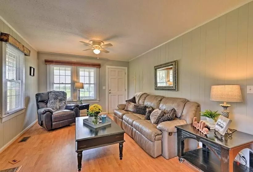 Peaceful Elkin Vacation Rental ~ 17 Mi To Mt Airy!