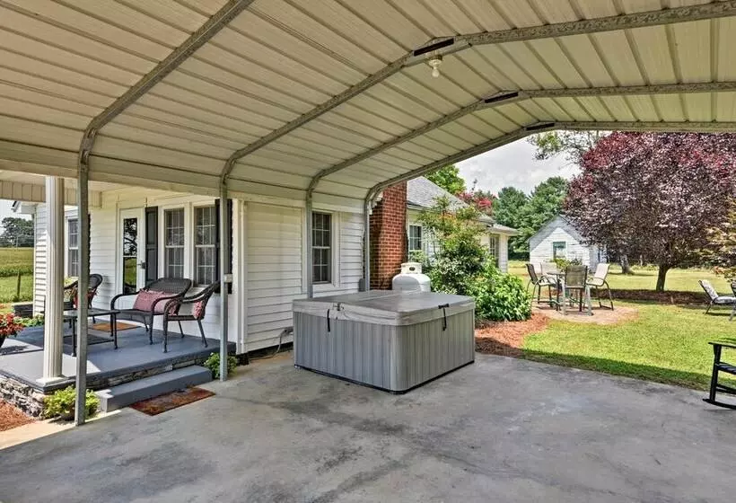 Peaceful Elkin Vacation Rental ~ 17 Mi To Mt Airy!