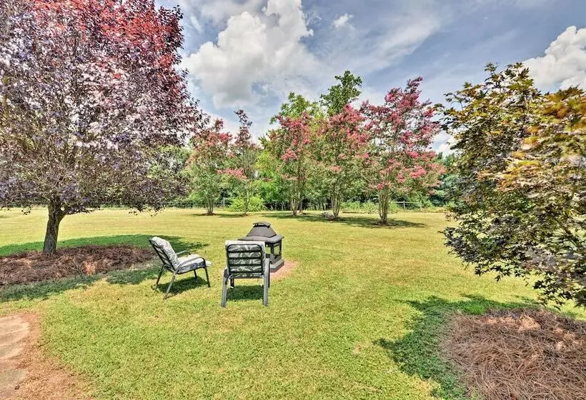 Peaceful Elkin Vacation Rental ~ 17 Mi To Mt Airy!