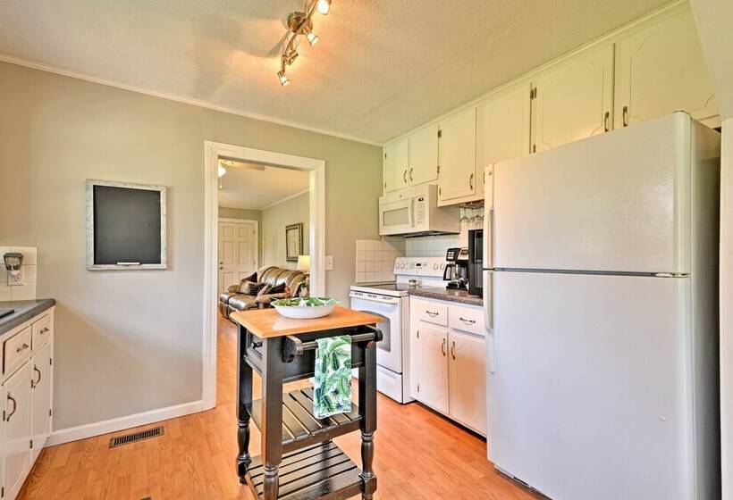 Peaceful Elkin Vacation Rental ~ 17 Mi To Mt Airy!