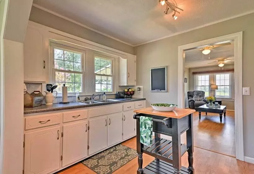 Peaceful Elkin Vacation Rental ~ 17 Mi To Mt Airy!